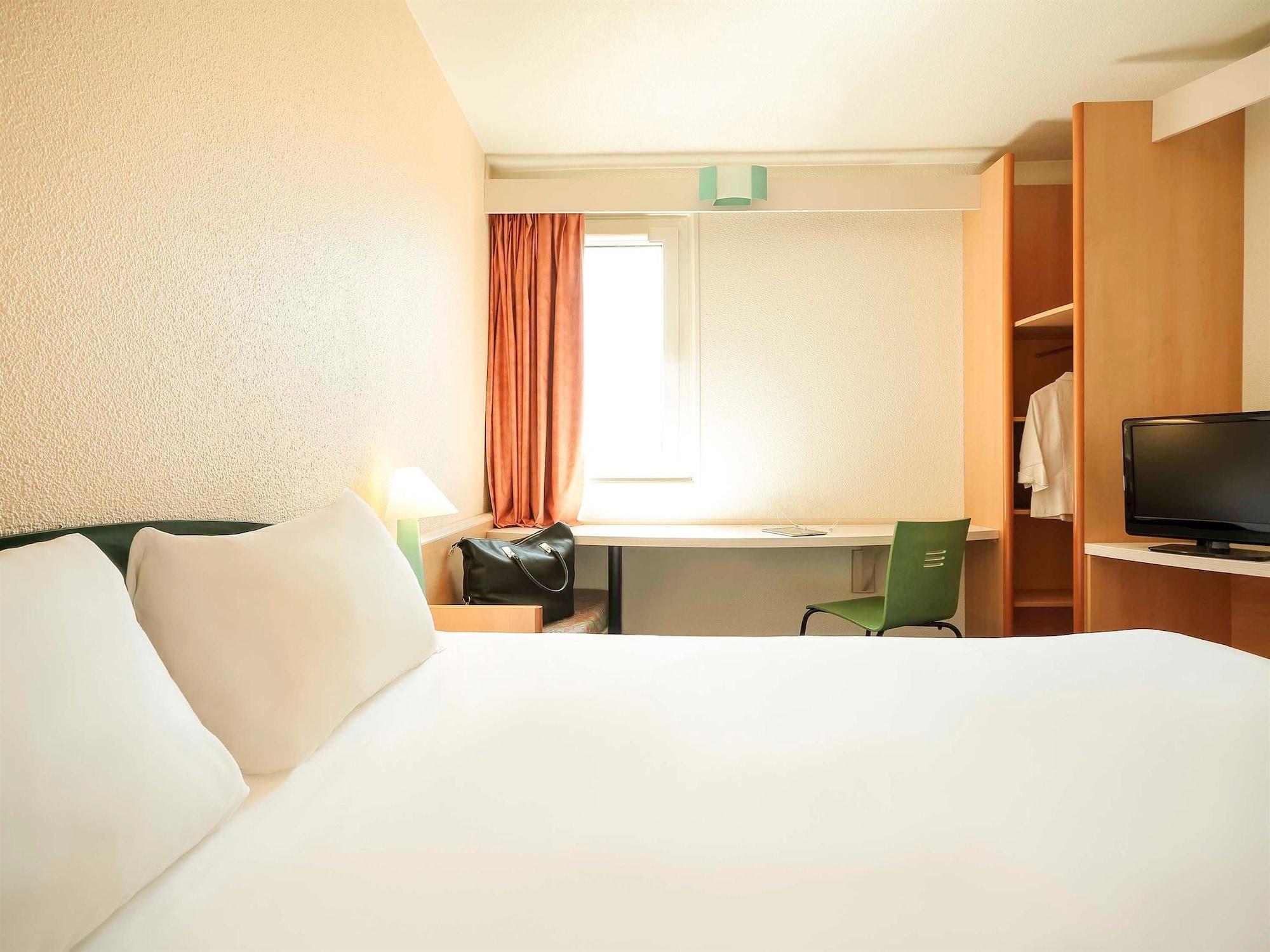 Hotel Ibis Нарбонна Экстерьер фото
