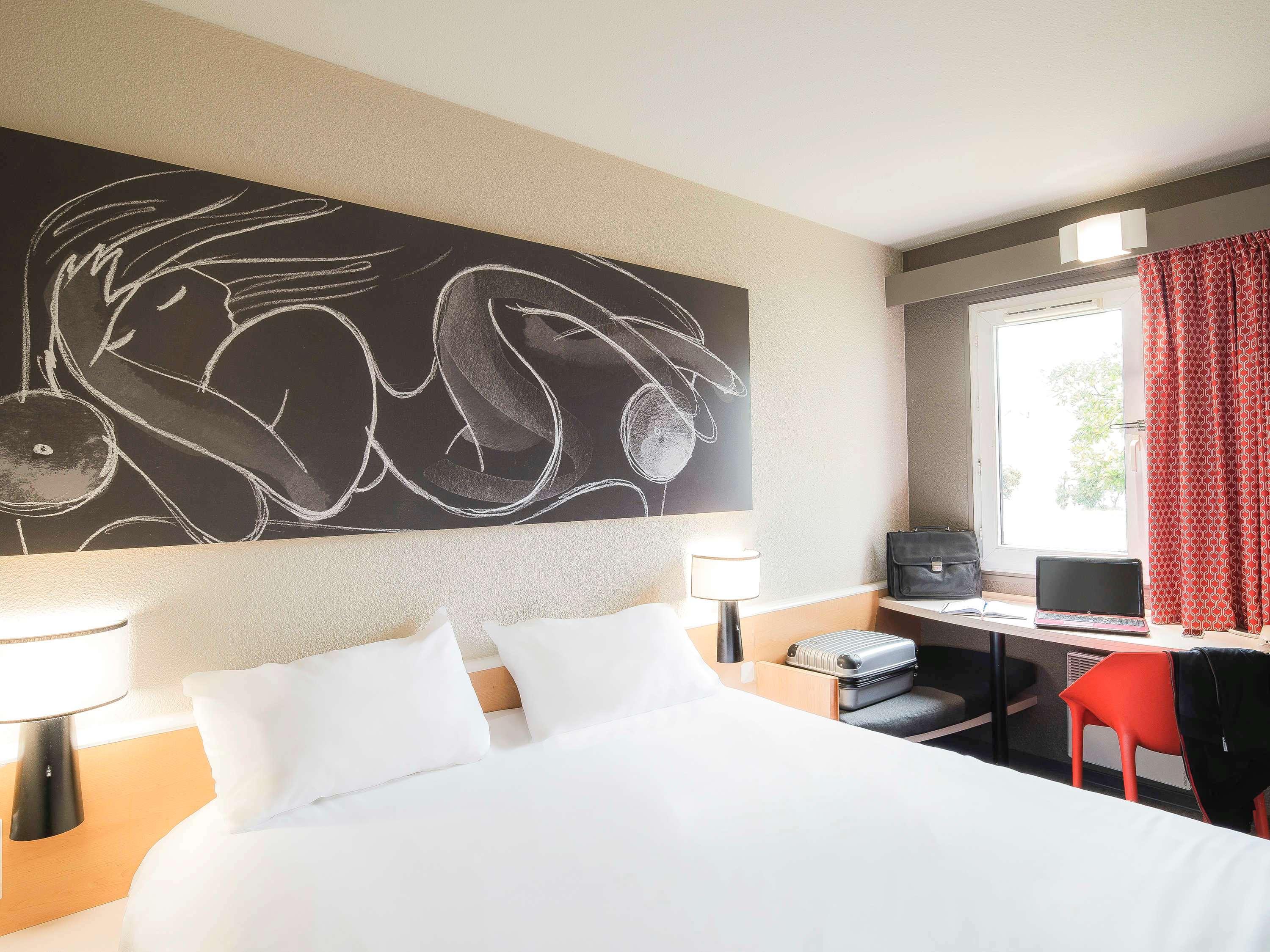 Hotel Ibis Нарбонна Экстерьер фото