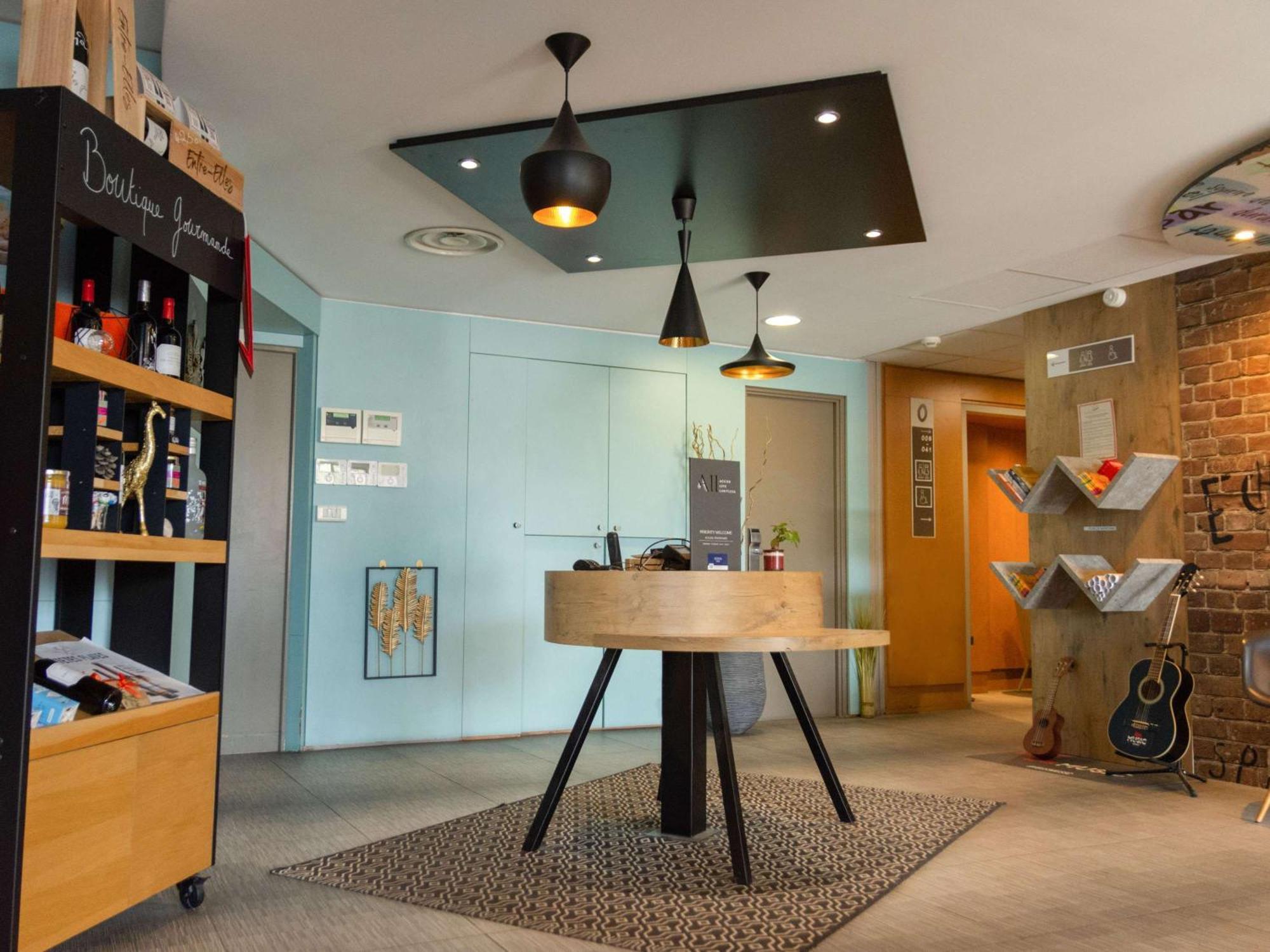 Hotel Ibis Нарбонна Экстерьер фото