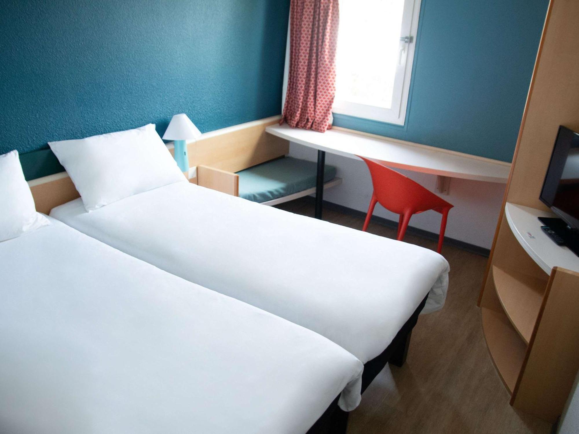 Hotel Ibis Нарбонна Экстерьер фото
