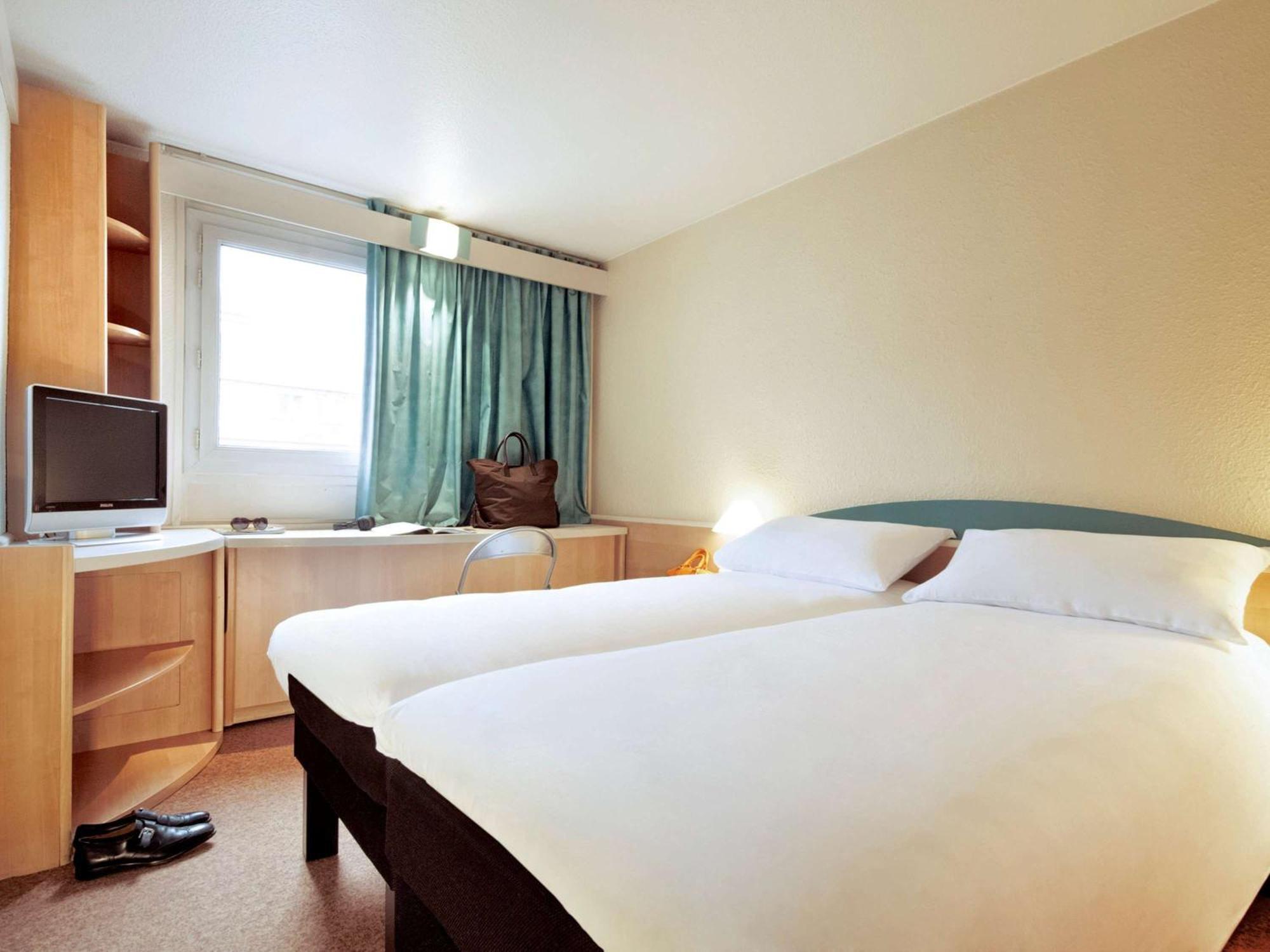 Hotel Ibis Нарбонна Экстерьер фото