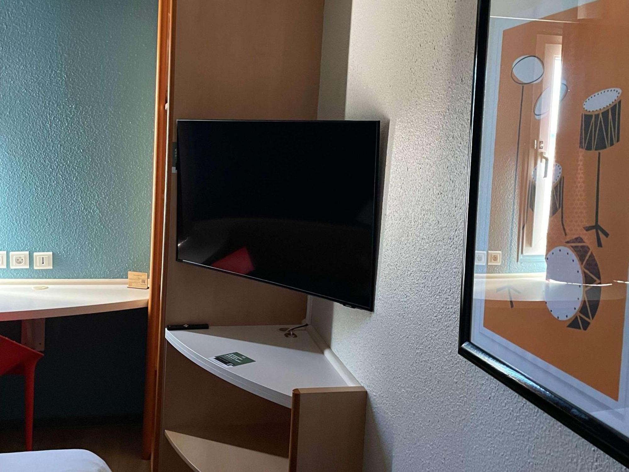 Hotel Ibis Нарбонна Экстерьер фото