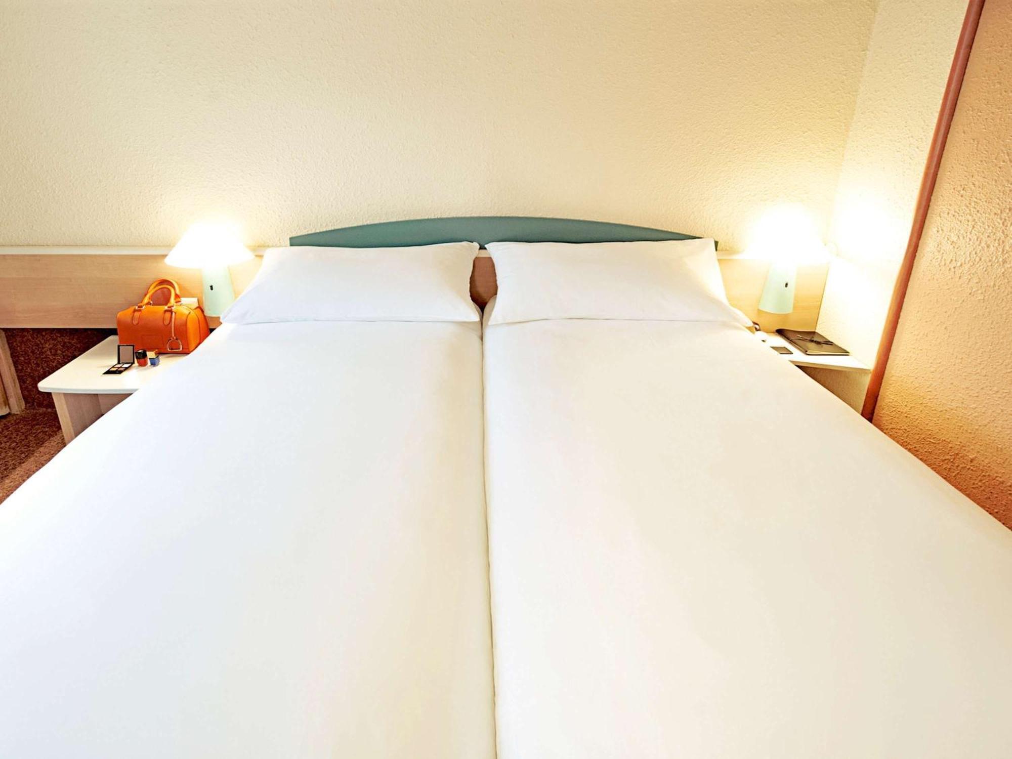 Hotel Ibis Нарбонна Экстерьер фото