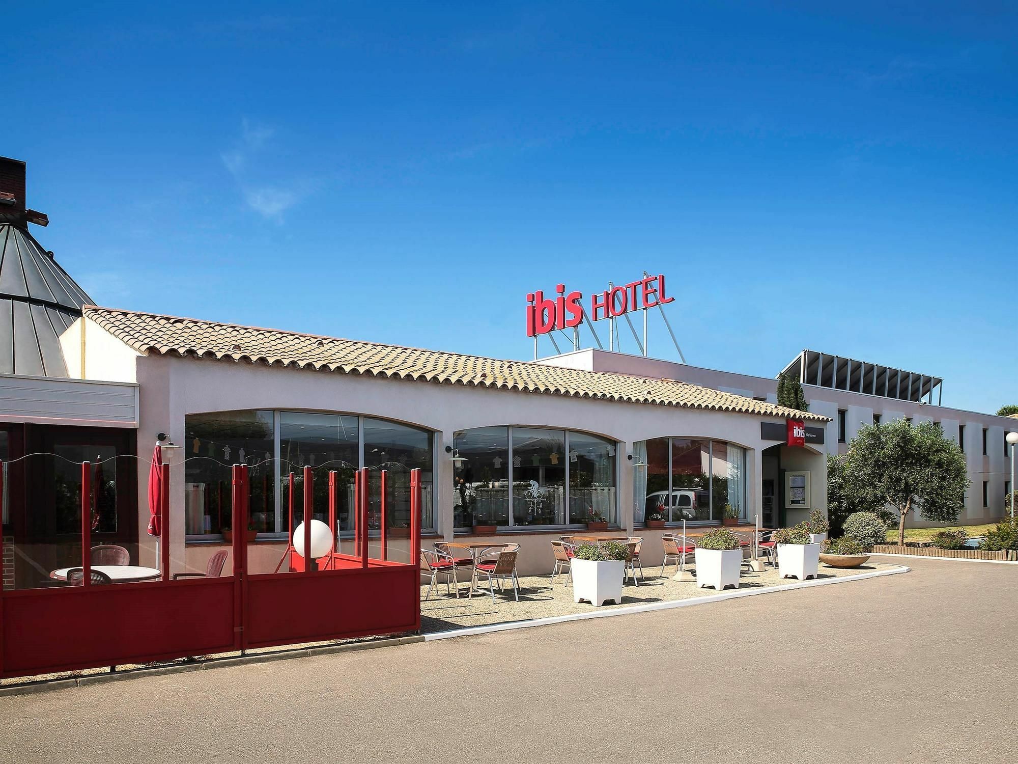 Hotel Ibis Нарбонна Экстерьер фото