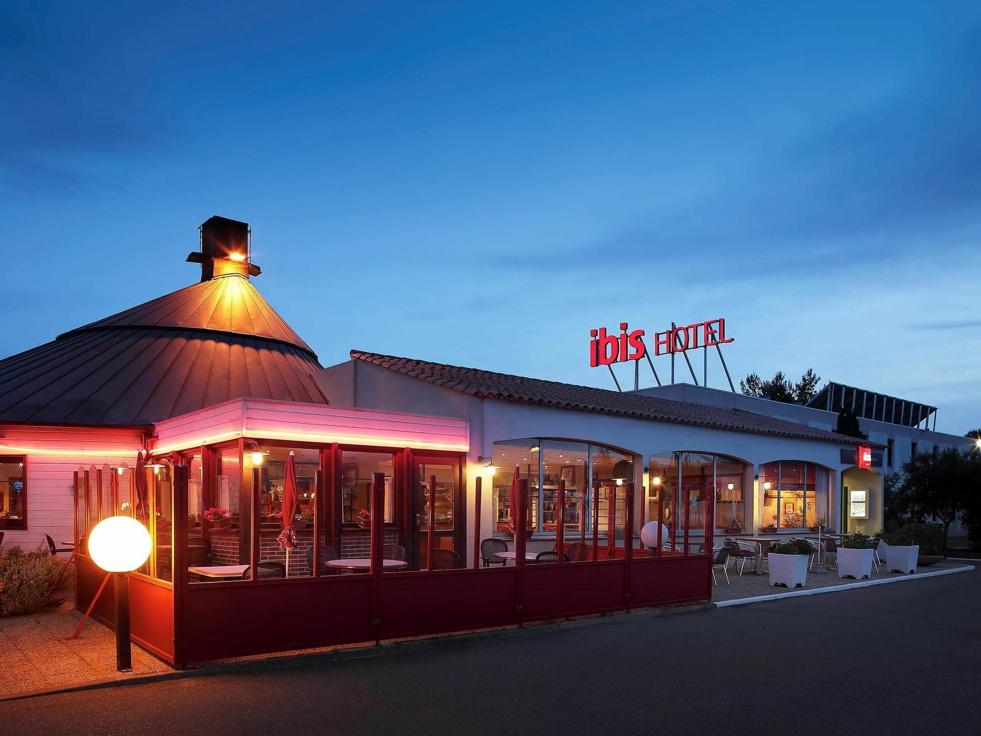 Hotel Ibis Нарбонна Экстерьер фото